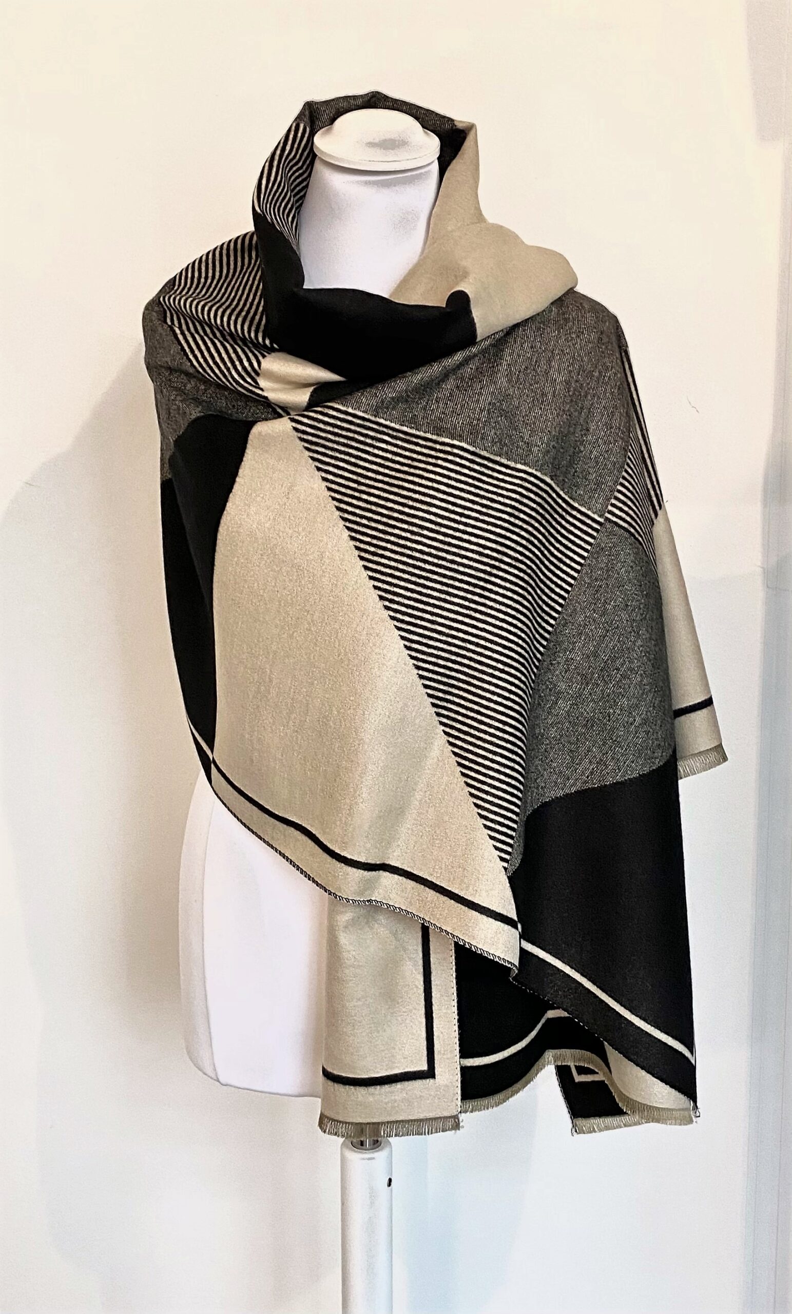 ironie paar koper Josi Louis Pashmina zeer zachte warme sjaal – luxe omslagdoek in cashmere  blend – zwart / beige – JosiLouis
